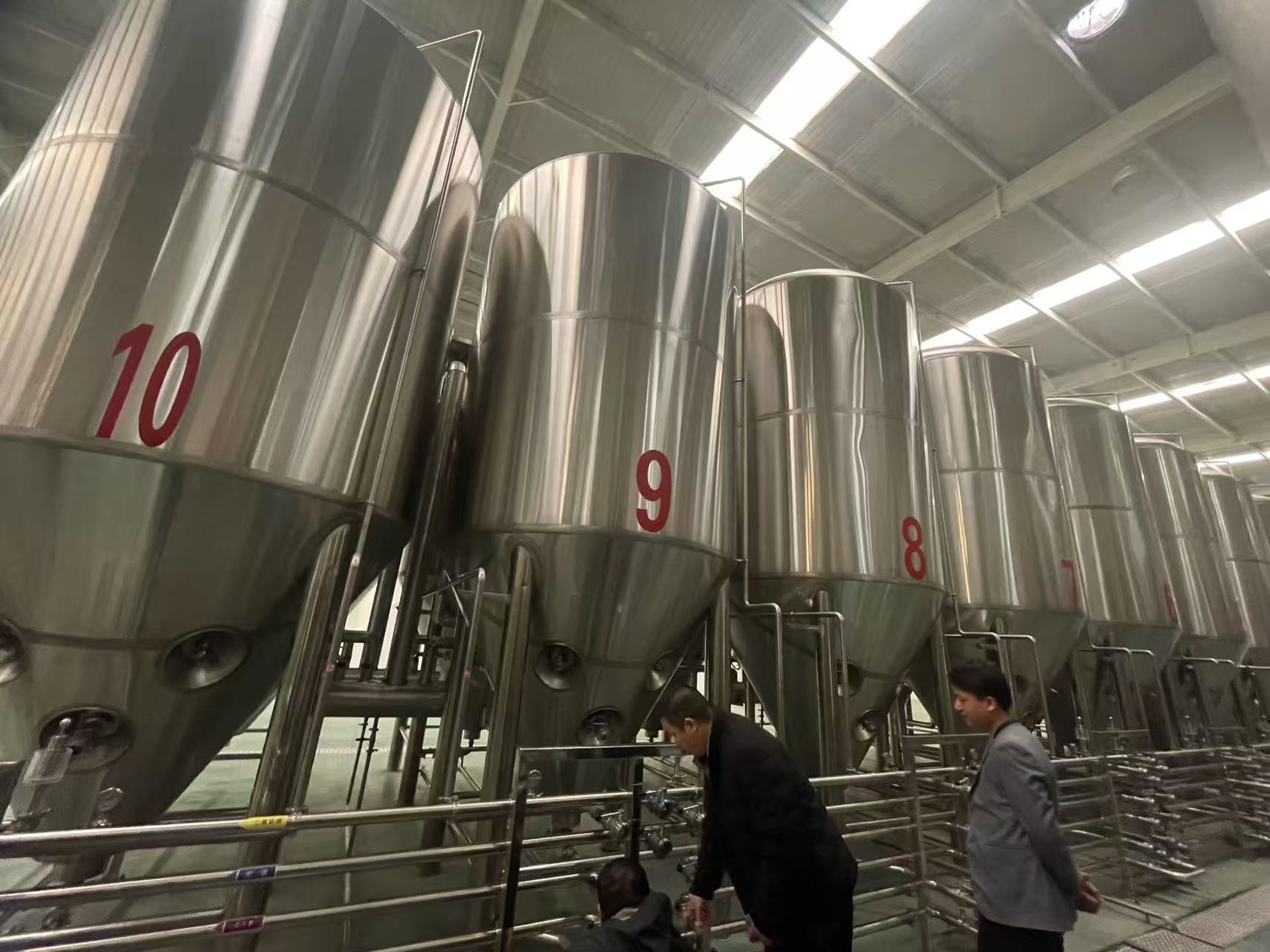平川精酿啤酒设备厂—平面布置、设备设计、制造、调试、培训等一条龙服务